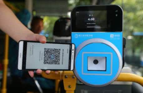 公交車上使用微信掃碼支付，掃碼支付前景巨大